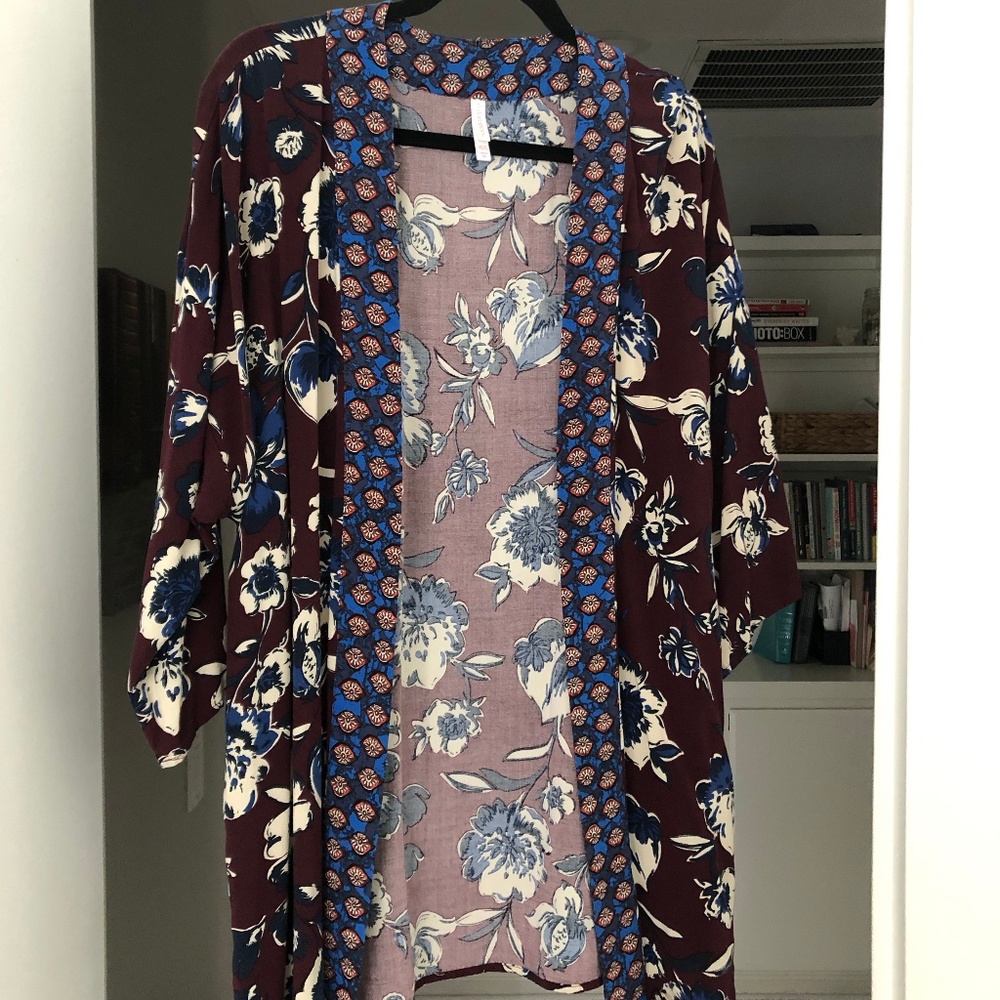 Target XHILIRATION Plum & blue floral kimono XS/S